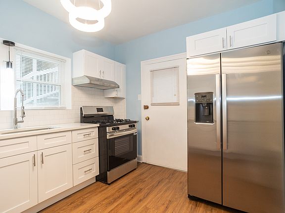 4th image of 2226 W Arthur Ave