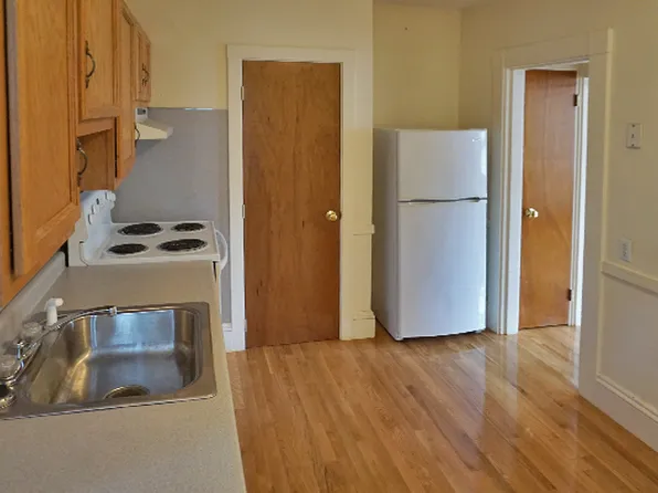 252 Ash St APT 3A, Waltham, MA 02453