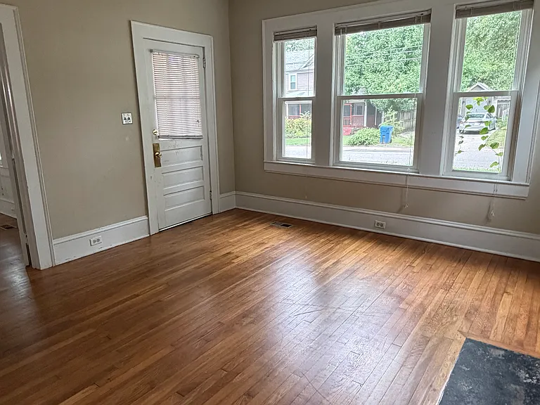 918 Oakland Ave — Photo 3