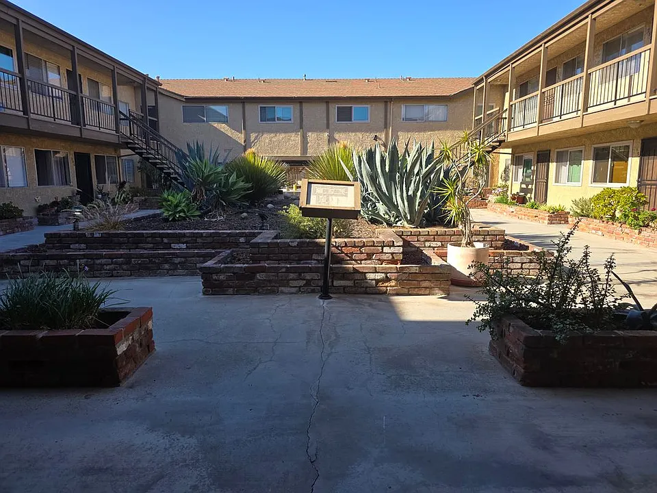 4633 Marine Ave #252