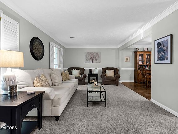 3rd image of 8728 Aragon Ln