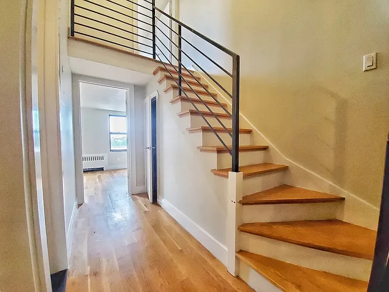 338 Melrose St #3L — Photo 2