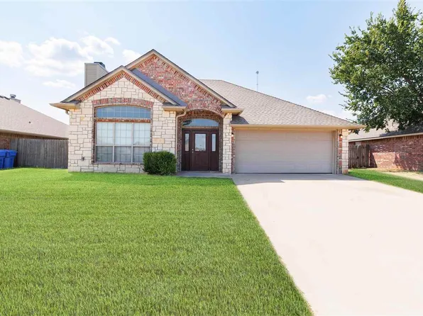 404 N Mountain Meadow Dr, Cache, OK 73527