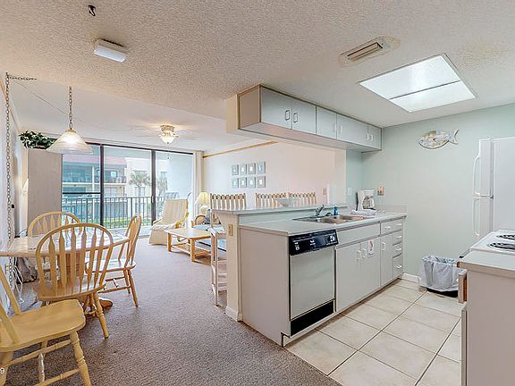 5th image of 7400 Ridgewood Ave #213