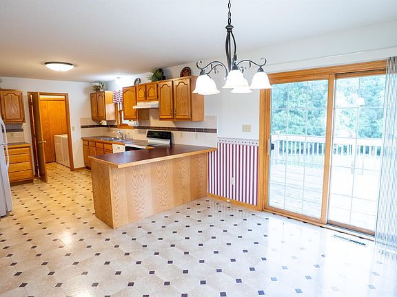 5th image of 105 Buds Ave