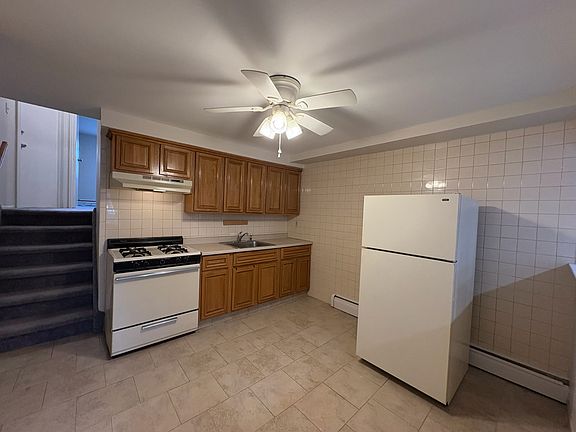 4th image of 2046 Bergen Ave APT 1