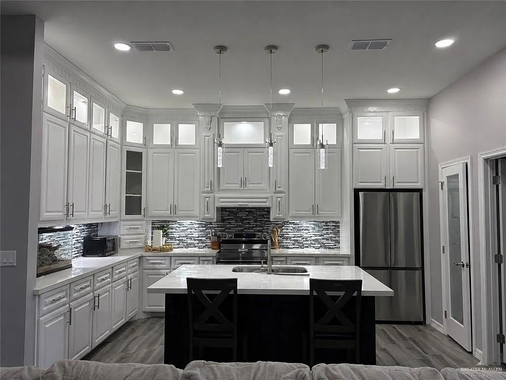 3 bed, 2.0 bath, 1422 sqft, $2,200 — Photo 4