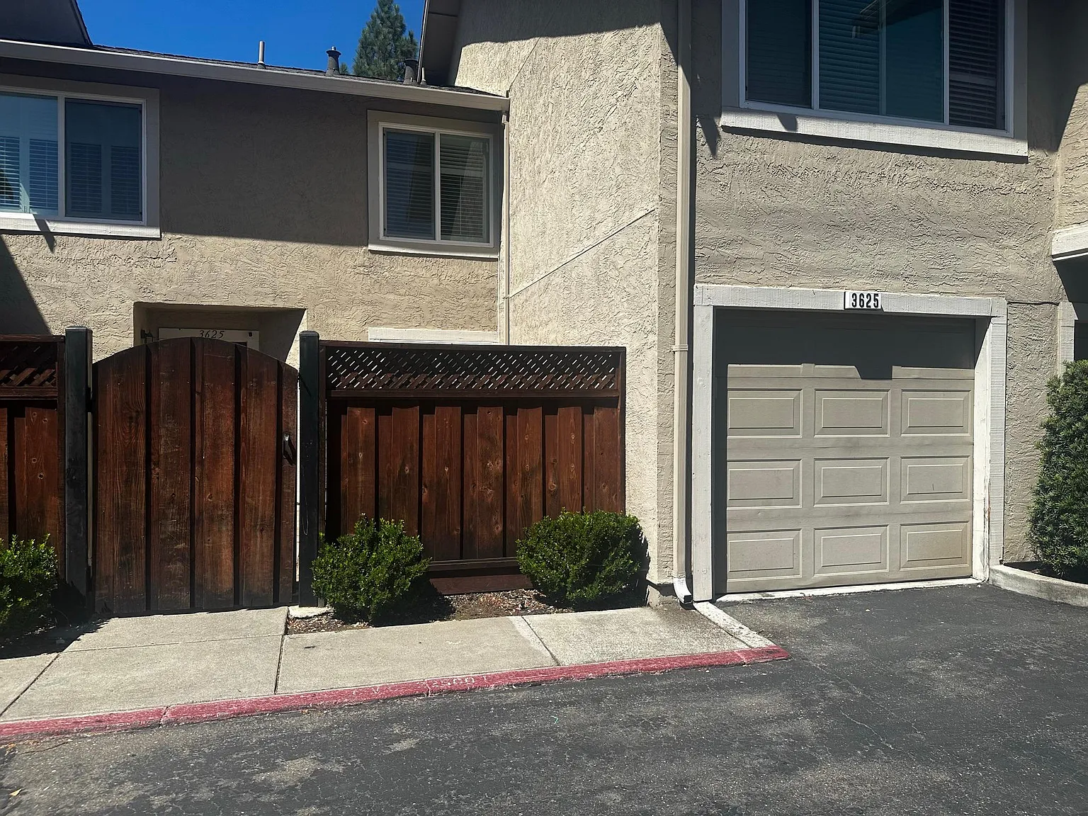 3 bed, 2.5 bath, 1386 sqft, $3,950 — Photo 3