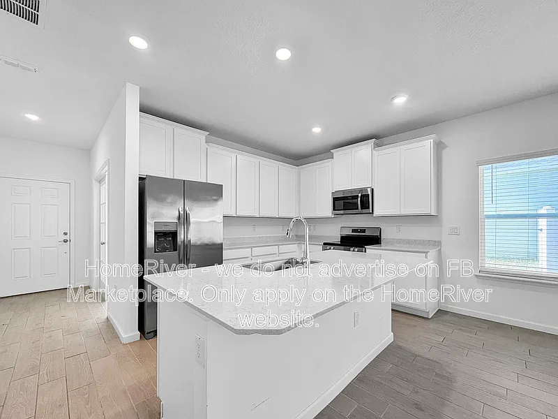 3 bed, 2.0 bath, 1712 sqft, $1,975 — Photo 2