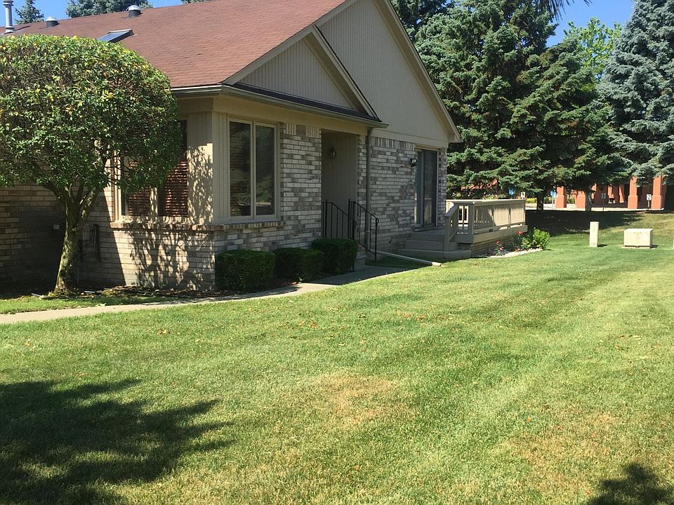 1st image of 41313 Carmelo Dr W