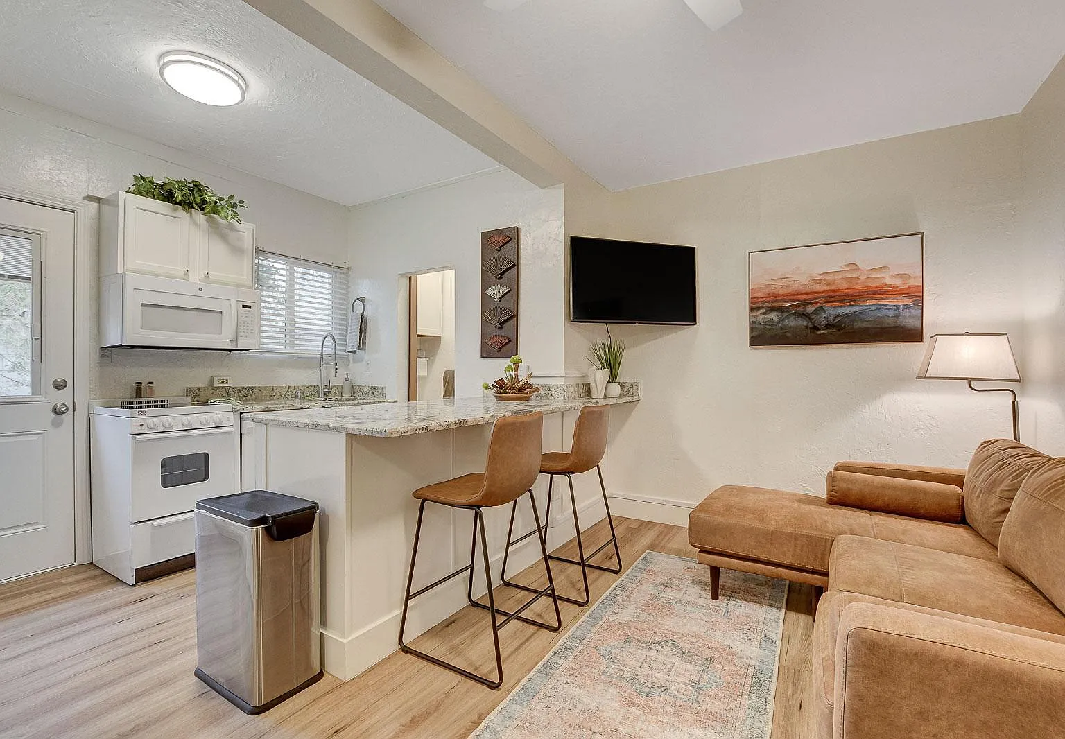3916 Vegas Dr — Photo 3