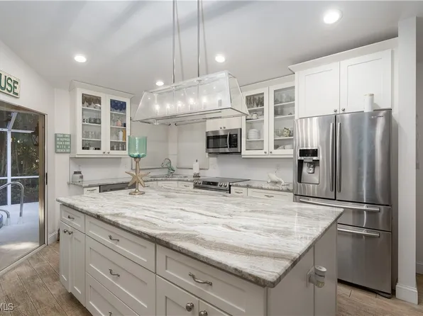 21194 Old Oak Pl, Estero, FL 33928