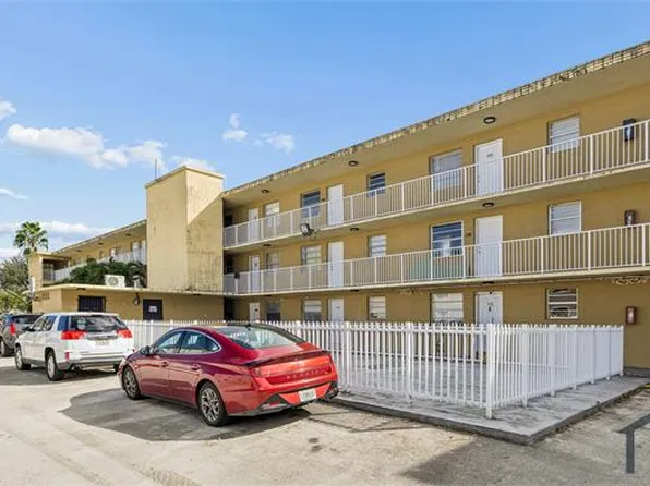 955 W 74th St, Hialeah, FL 33014