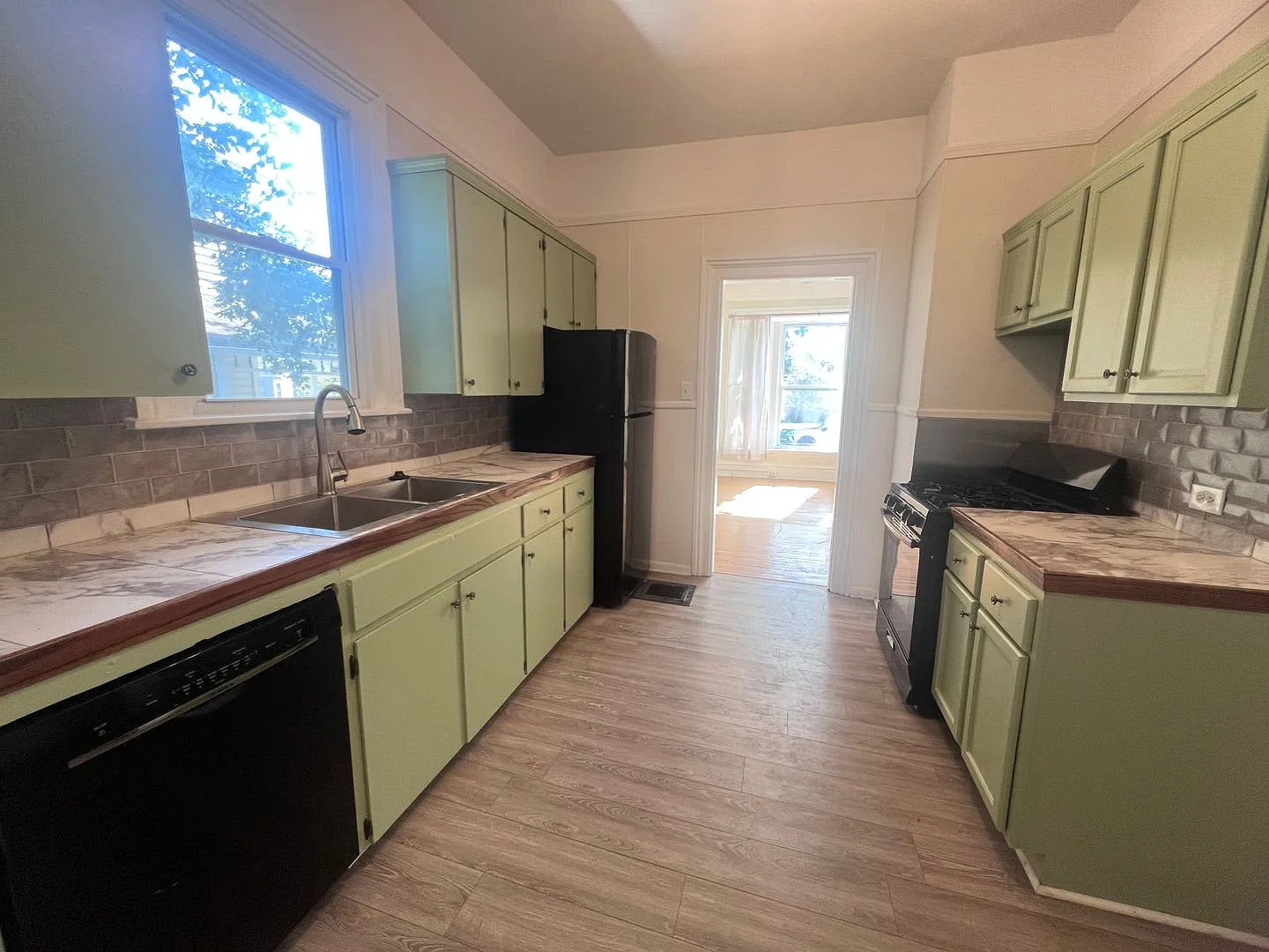 Single Family Home Located Near Medical Mile!! — Photo 2