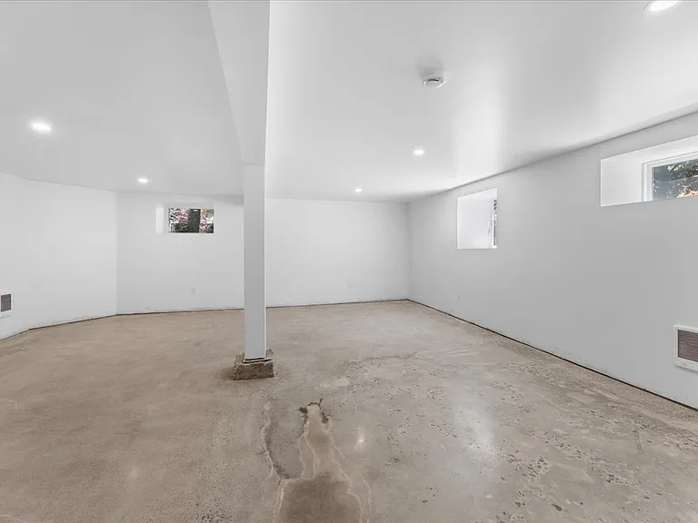 4535 NE Cleveland Ave — Photo 40