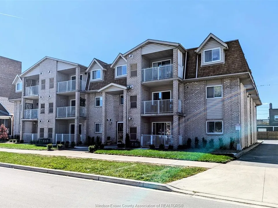 1323 Langlois Ave #302