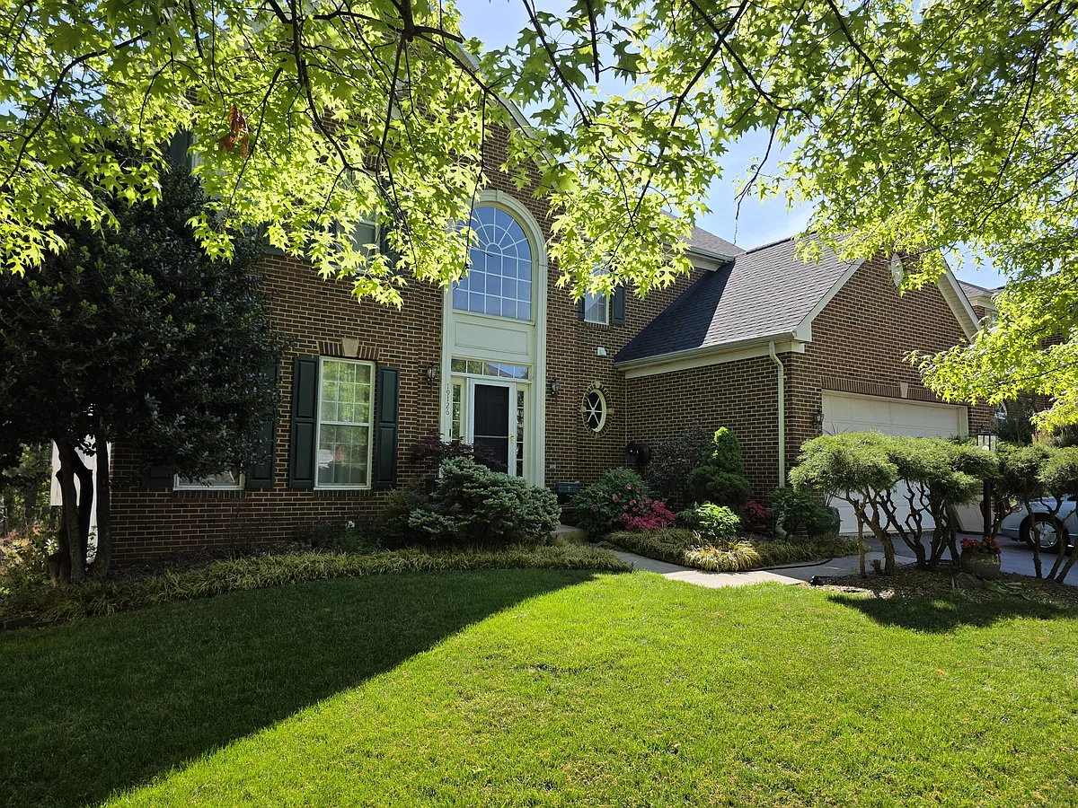 Front yard - 19126 Moselle Way