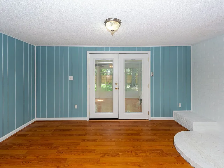 109 Runnymede Ln — Photo 34