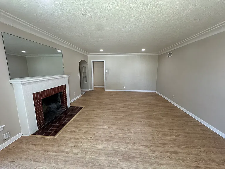 337 E Weldon Ave — Photo 11