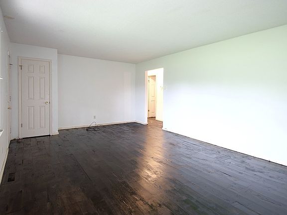 5th image of 135 Malone Ln