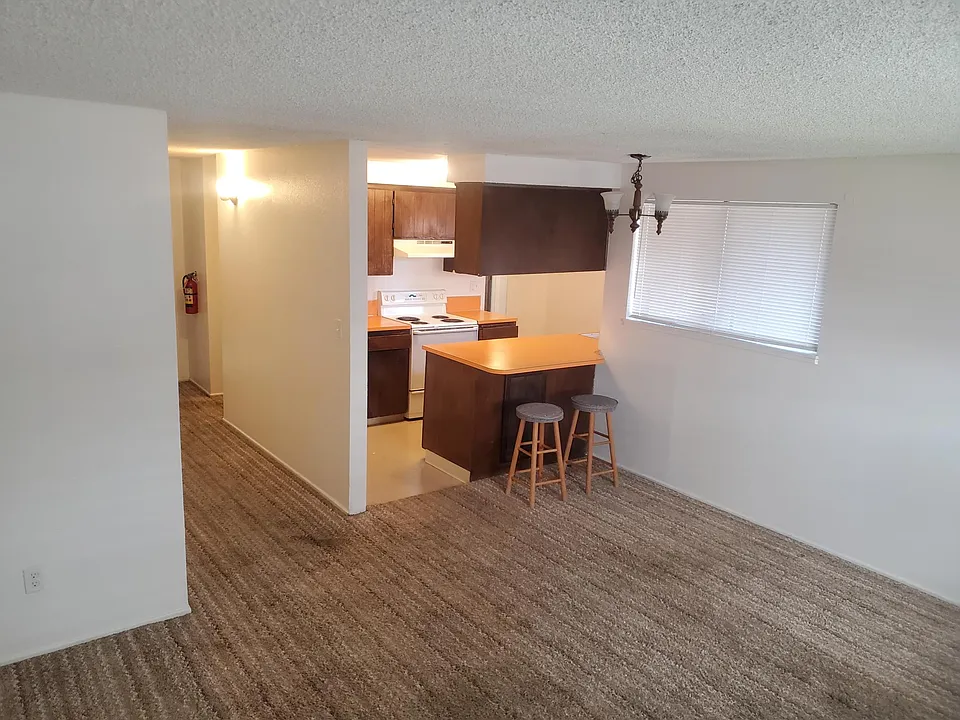 1005 SW Washington Ave #1