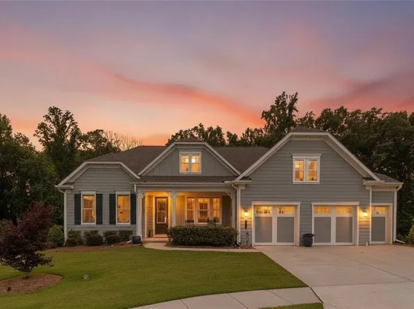 386 Kentucky Ct, Hoschton, GA 30548