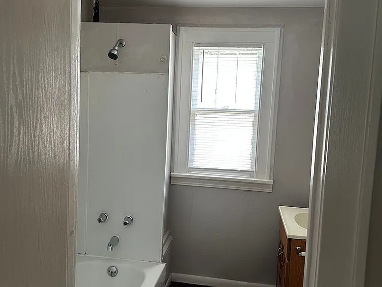 3322 Bryant Ave N — Photo 10