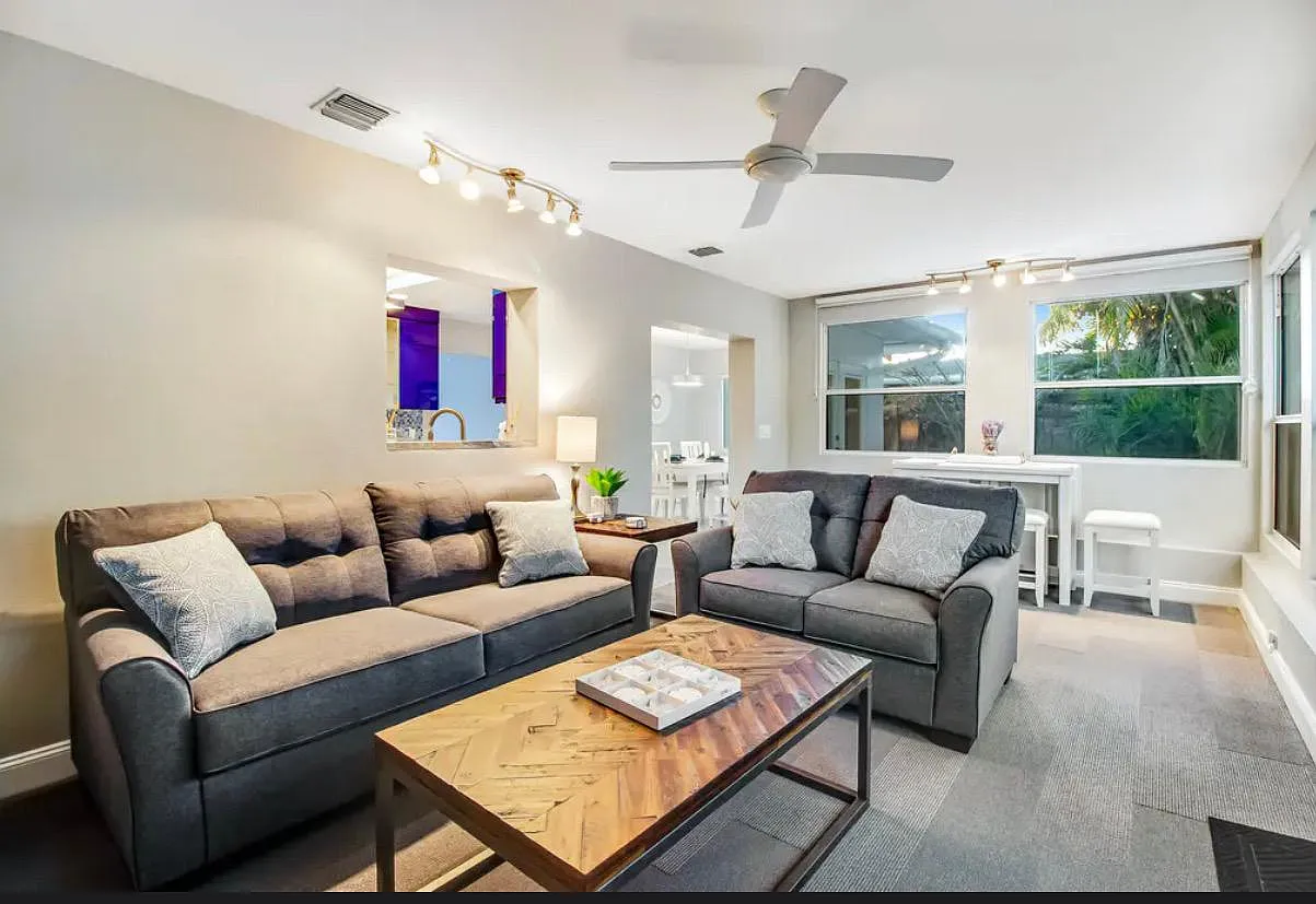 1625 Livingstone St — Photo 3