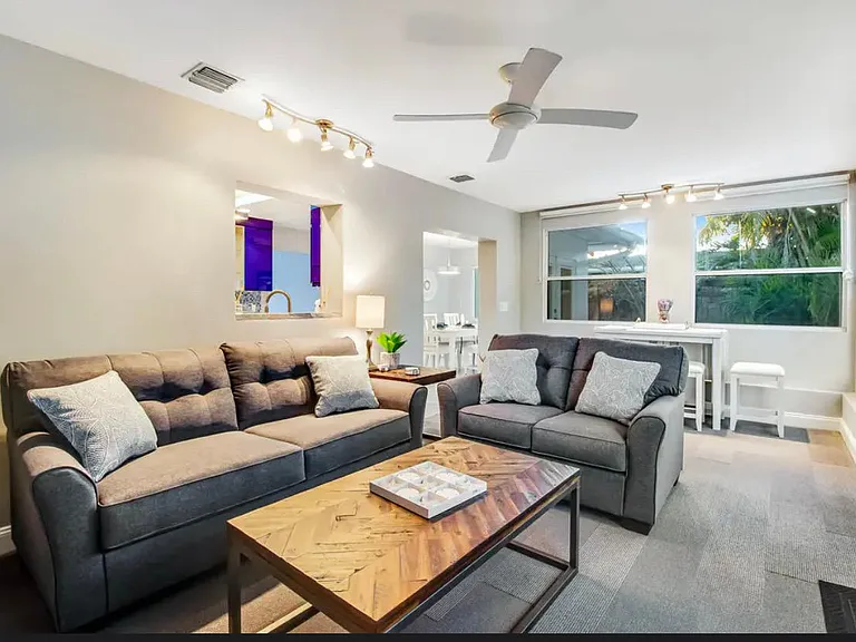 1625 Livingstone St — Photo 3