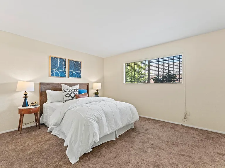 5484 Riverside Blvd — Photo 13