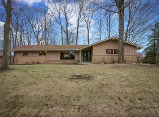 2355 W Suelane Rd, Glendale, WI 53209
