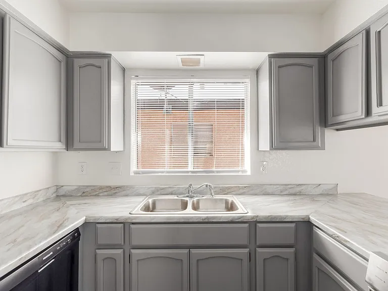 615 N Arrowhead Dr — Photo 13