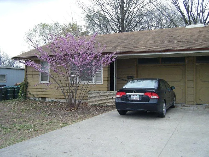 2 bed, 812 sqft, $1,350 — Photo 1