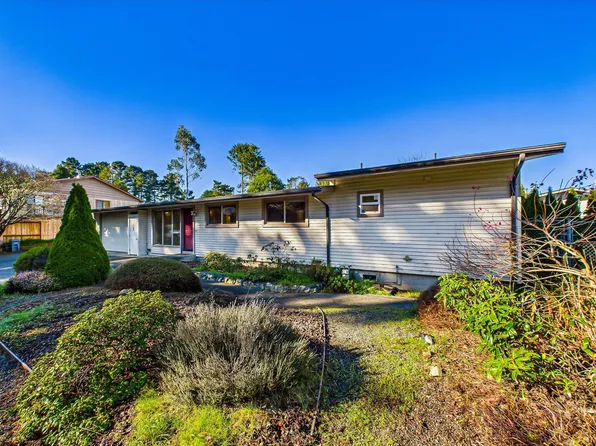 6948 Humboldt Hill Rd, Eureka, CA 95503