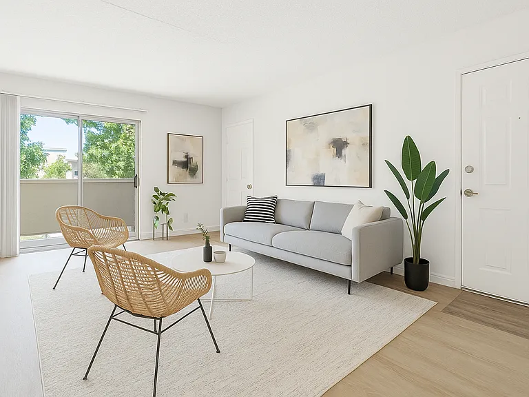 Estancia Apartments — Photo 22
