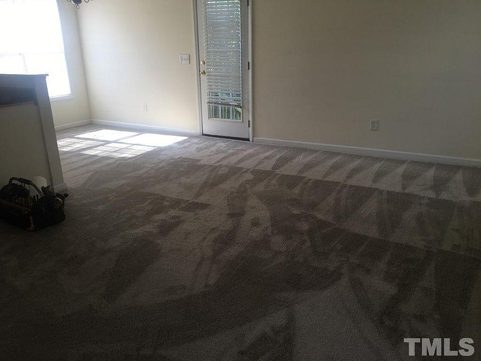 2nd image of 3121 Woods Pl