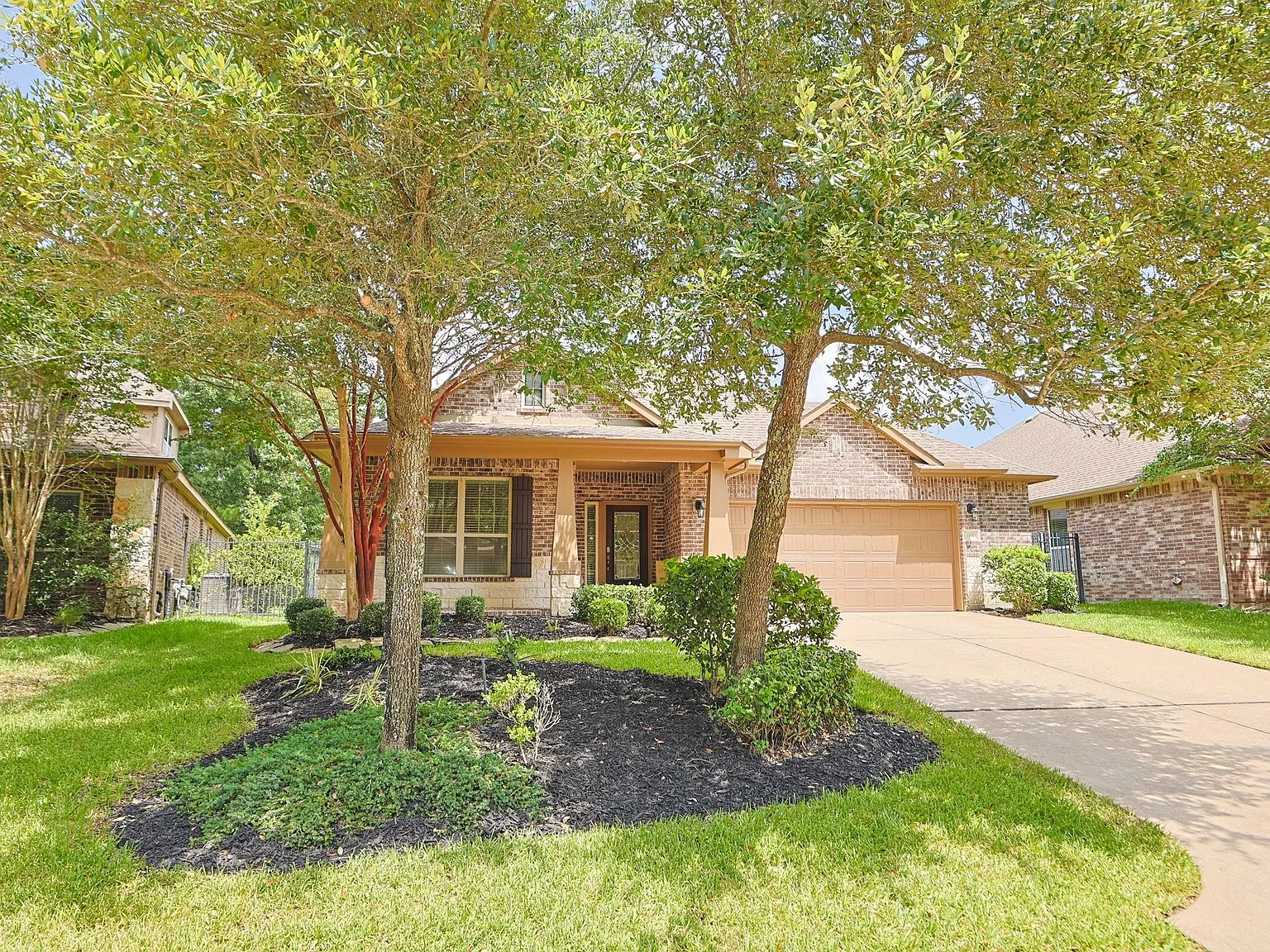 3 bed, 2.5 bath, 2335 sqft, $3,000 — Photo 2