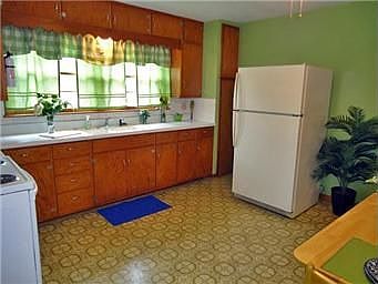 2nd image of 1301 Skyline Dr