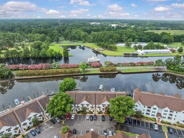 173 Harbor Watch Dr, Chesapeake, VA 23320