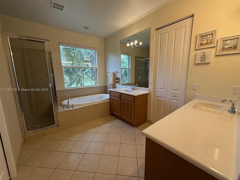 3390 NW 124th Ter — Photo 7
