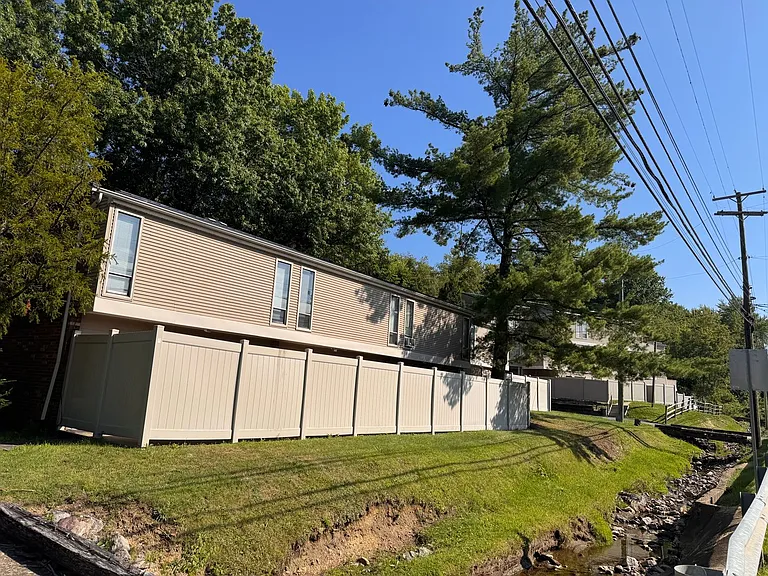 214 E Water St — Photo 2