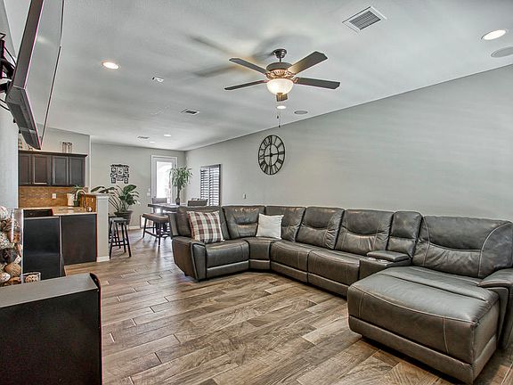 2nd image of 13467 Everingham St