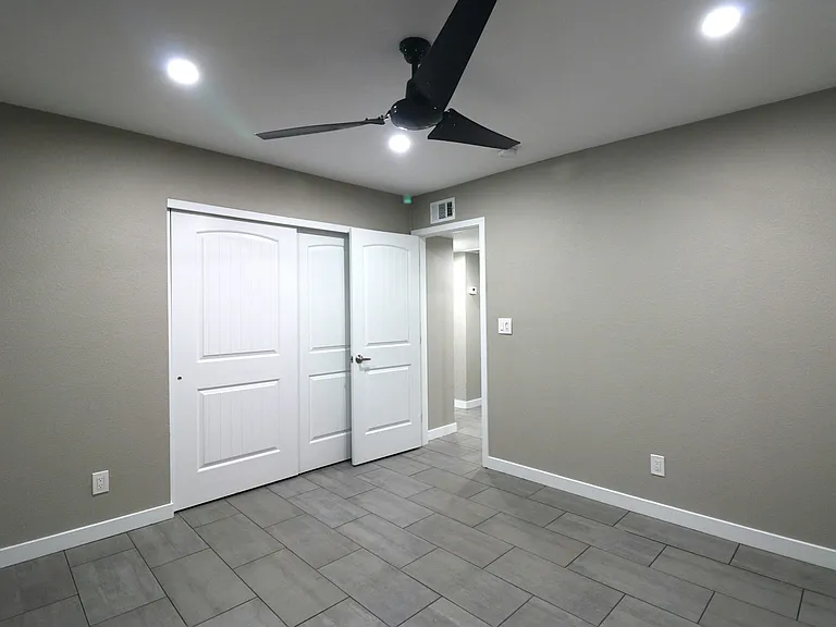1 N Naco Way #1 — Photo 12