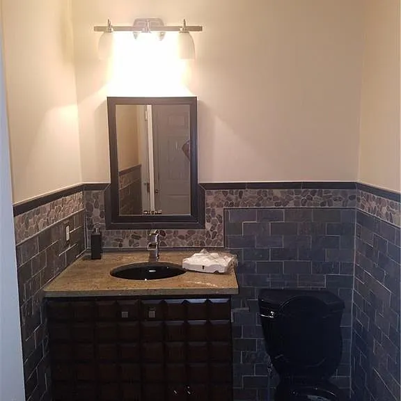 311 Woodlawn Ave — Photo 3