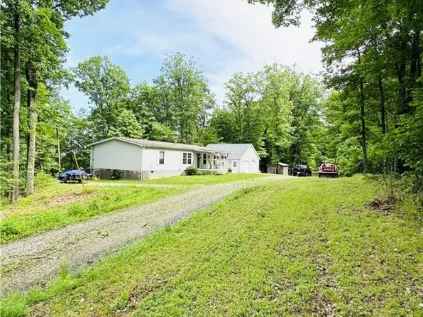 289 Starlight Rd, Alum Creek, WV 25003
