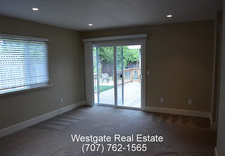 530 Chase St — Photo 17
