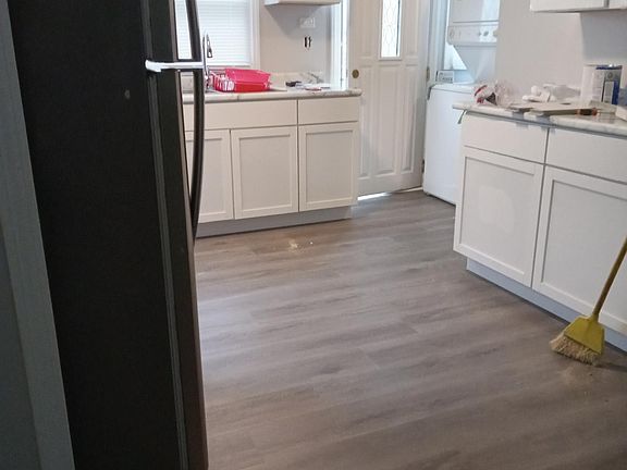 2nd image of 17110 Lorenz Ave