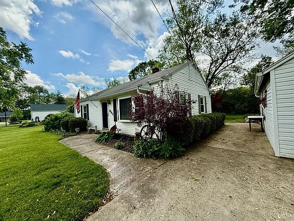 3rd image of 841 Brook Ct