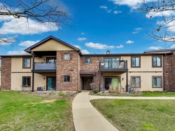 1118 Prescott Dr APT 2C, Roselle, IL 60172