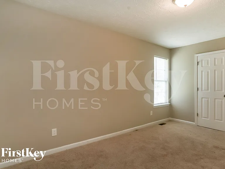 88 Ravenwood Ln — Photo 3